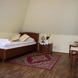 Pokój z łóżkiem king-size